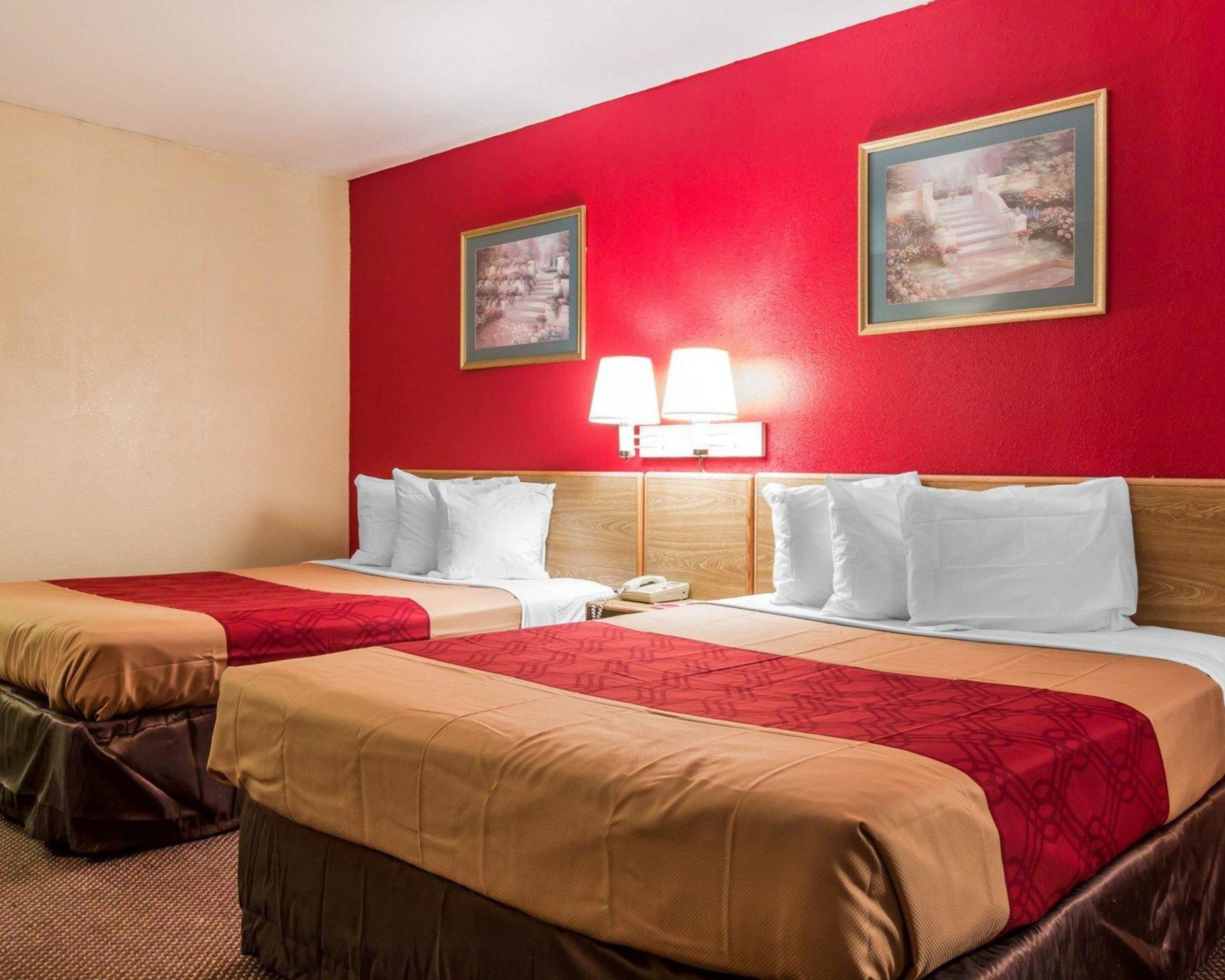 standard room, 2 queen beds, non smoking | desk, free cots/infant beds, free wifi, bed sheets