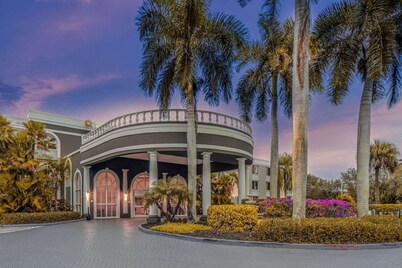 Waterside Shops Apple Store opens August 24th in Naples, Florida