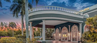 La Quinta Inn & Suites by Wyndham Naples Downtown