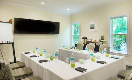 Parrot Key Hotel Villas - Image 18