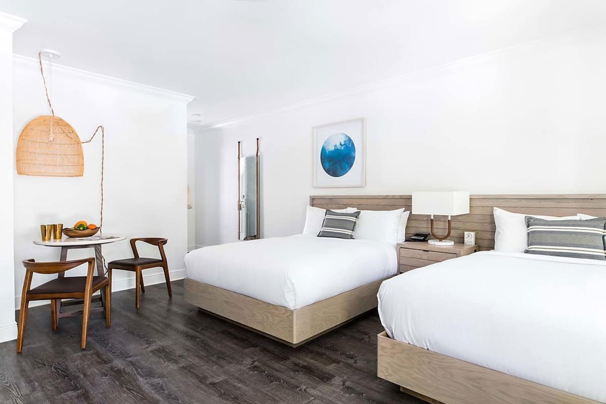 Literie de qualité, minibar, coffre-fort, décor unique