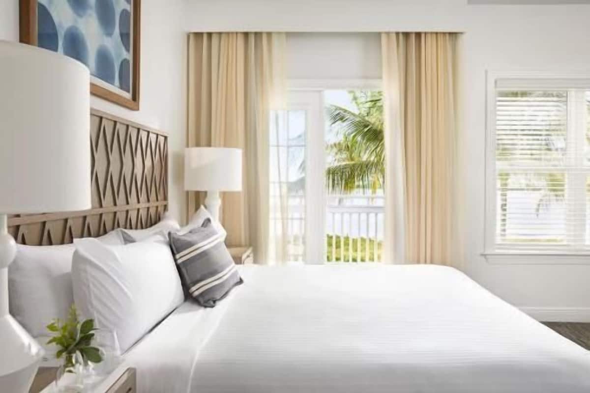 Literie de qualité, minibar, coffre-fort, décor unique