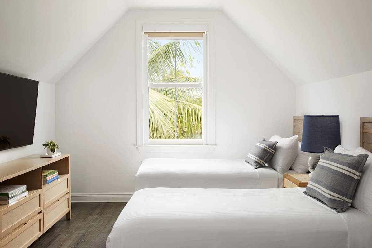 Literie de qualité, minibar, coffre-fort, décor unique