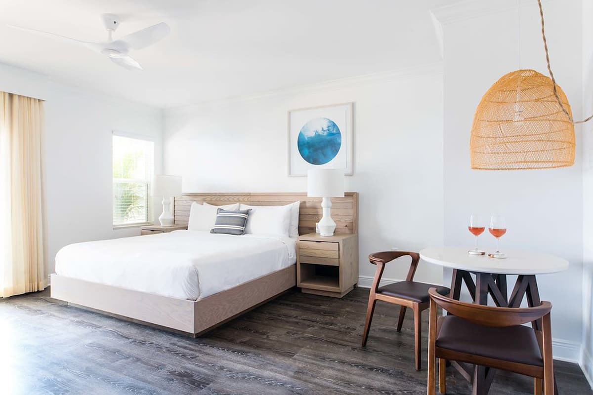 Literie de qualité, minibar, coffre-fort, décor unique