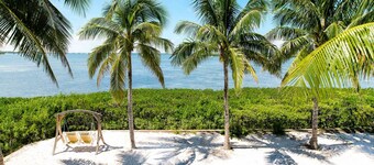 Parrot Key Hotel & Villas