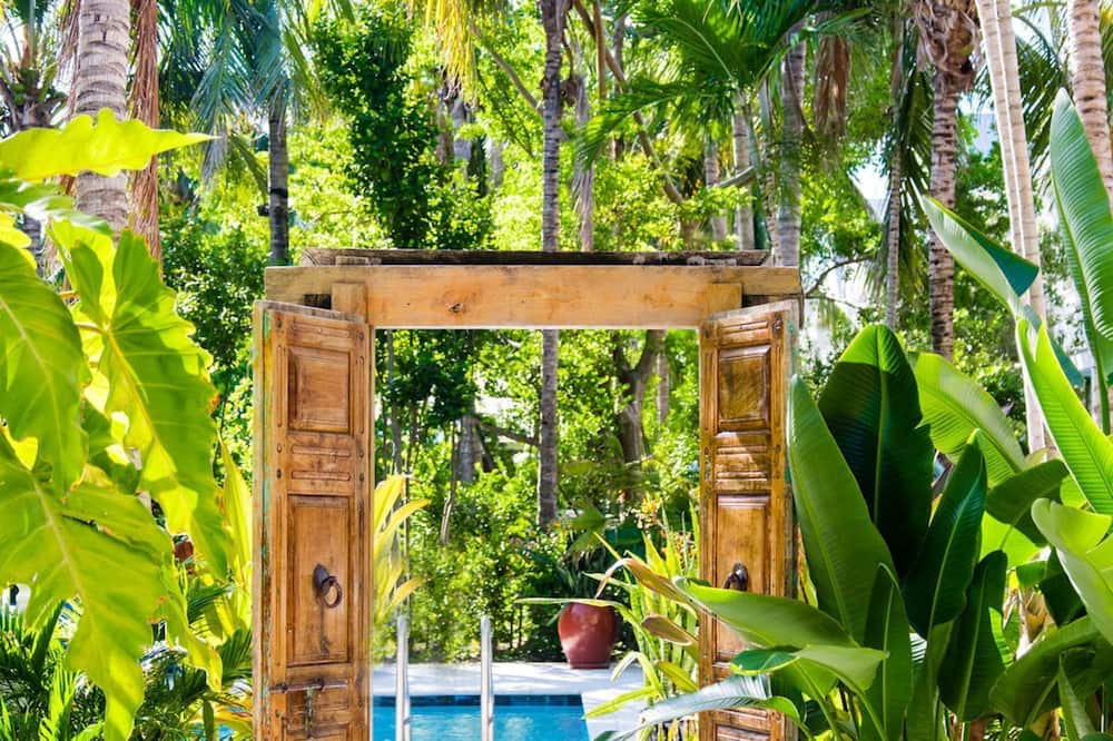 Parrot Key Hotel & Villas