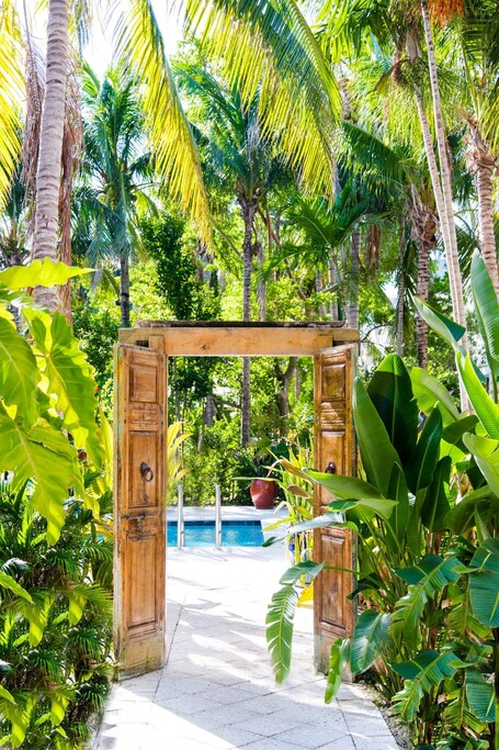 Parrot Key Hotel Villas - Image 40
