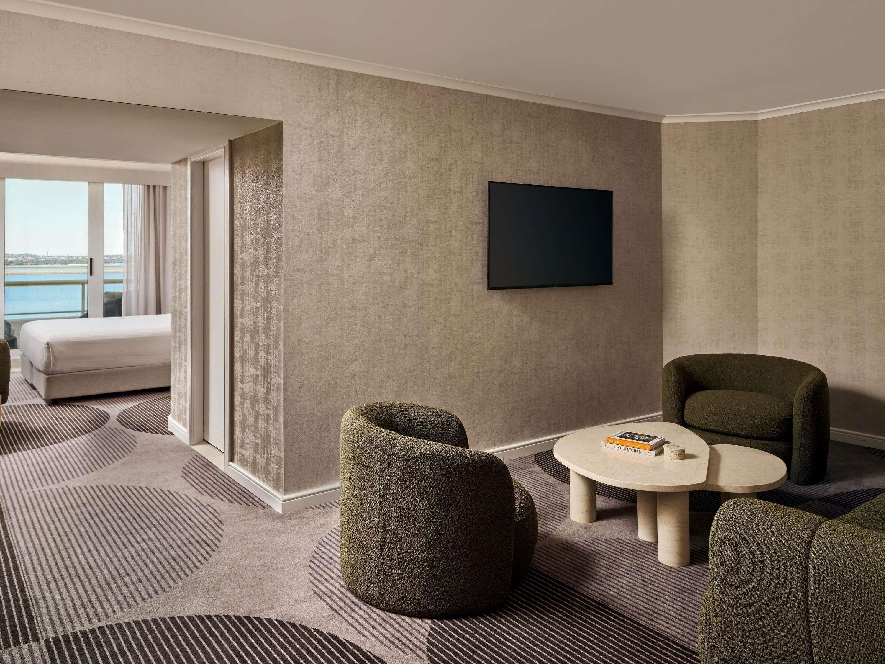 Superior Room, 1 King Bed, Jetted Tub | In-room safe, desk, iron/ironing board, free cribs/infant beds