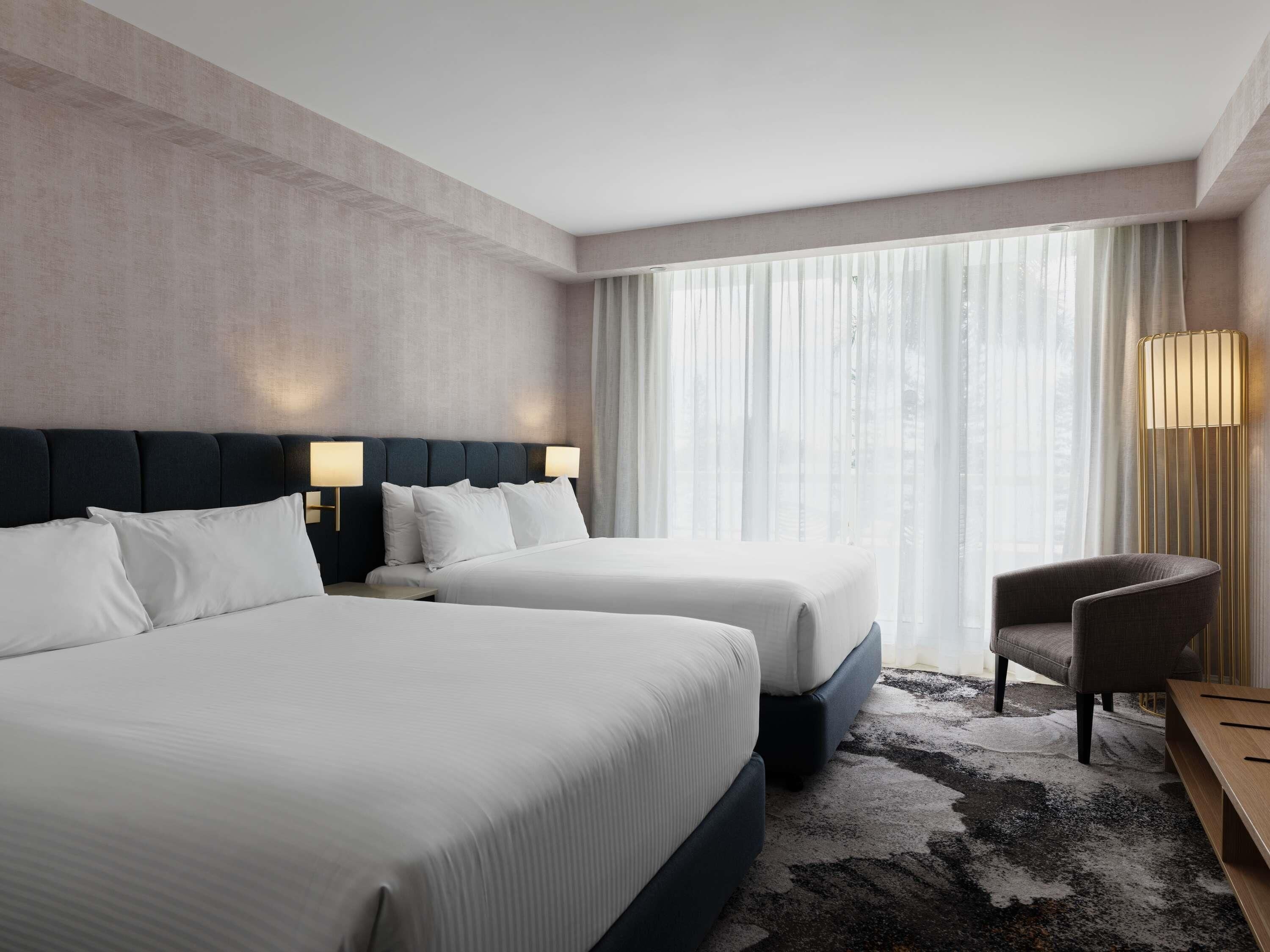 Caja de seguridad en la habitación y escritorio 