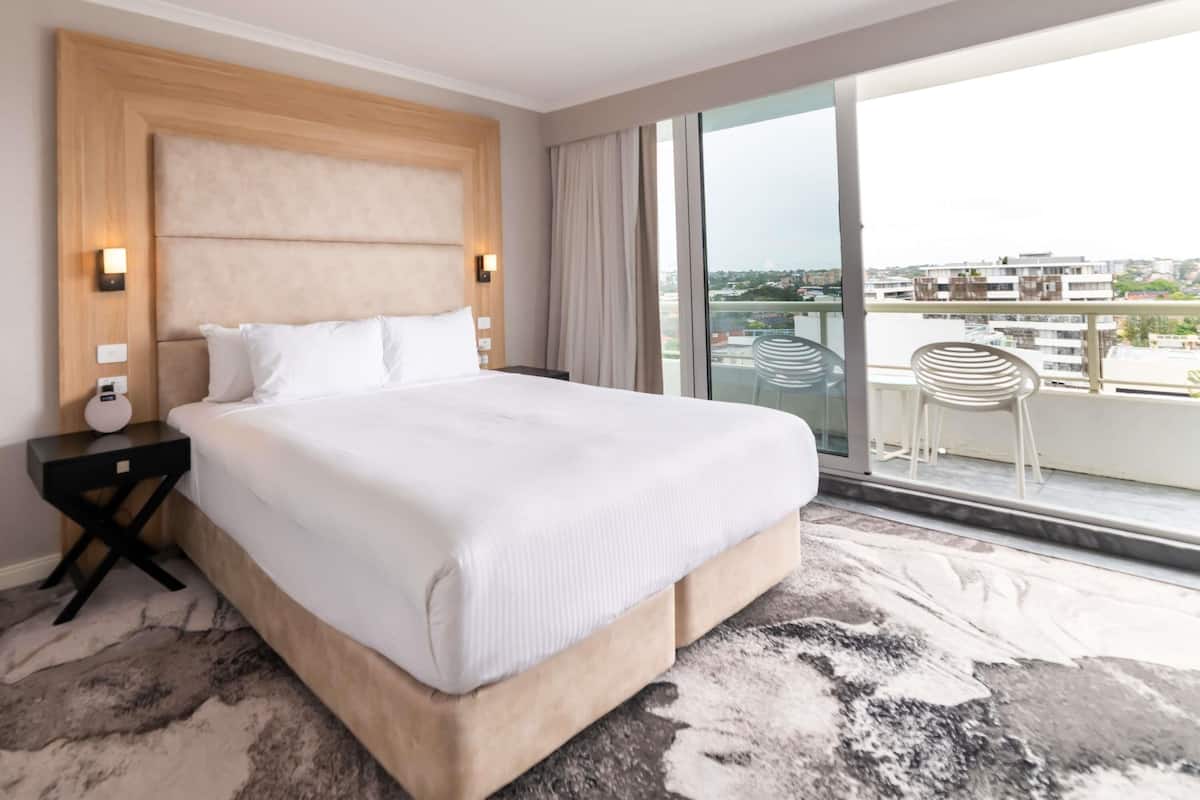 Superior Room, 1 King Bed, Jetted Tub