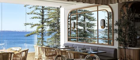 2 restaurants; ze serveren er ontbijt, lunch en diner
