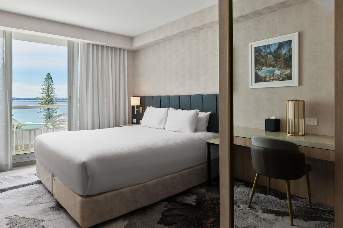 客房内保险箱、办公桌、熨斗/熨衣板、免费婴儿床