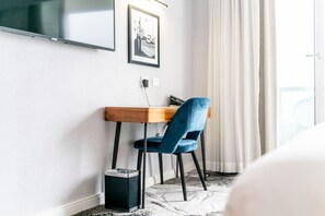 Standard Room, 1 King Bed