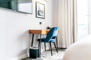 Standard Room, 1 King Bed