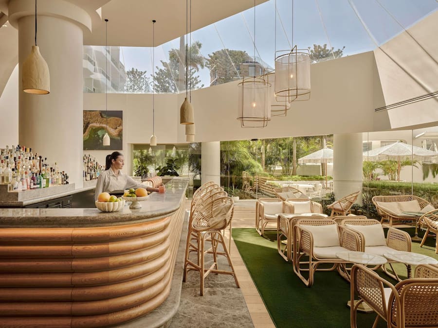 Serves lunch, dinner, and happy hour