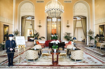 Sitting area in hotel lobby at InterContinental Mark Hopkins, an IHG Hotel
