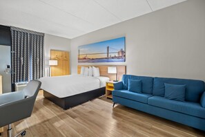 Suite, 1 kingsize-seng, ikke-røyk | Sengetøy av topp kvalitet, safe på rommet og skrivebord