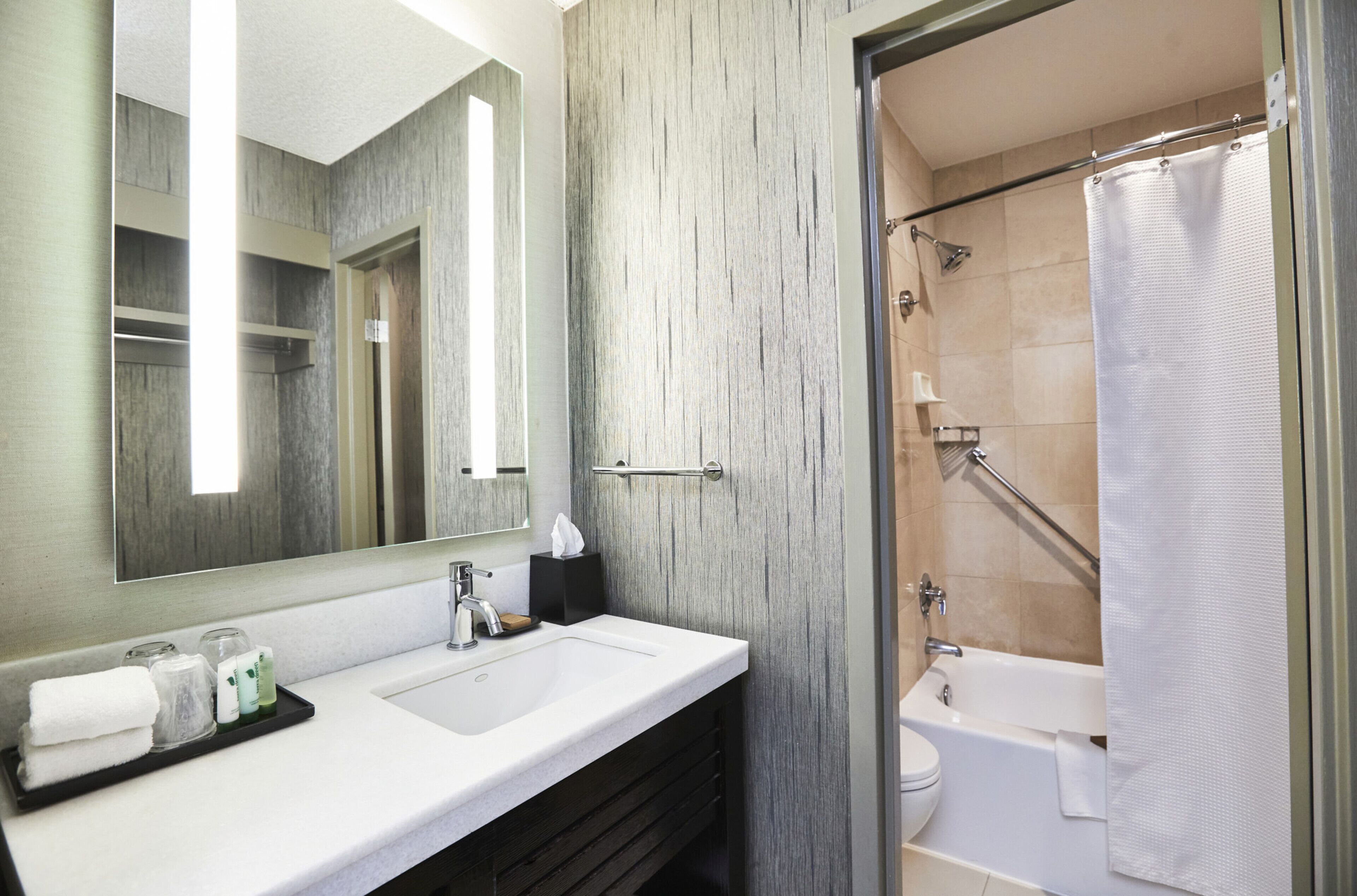 combined shower/bathtub, eco-friendly toiletries, hair dryer, towels