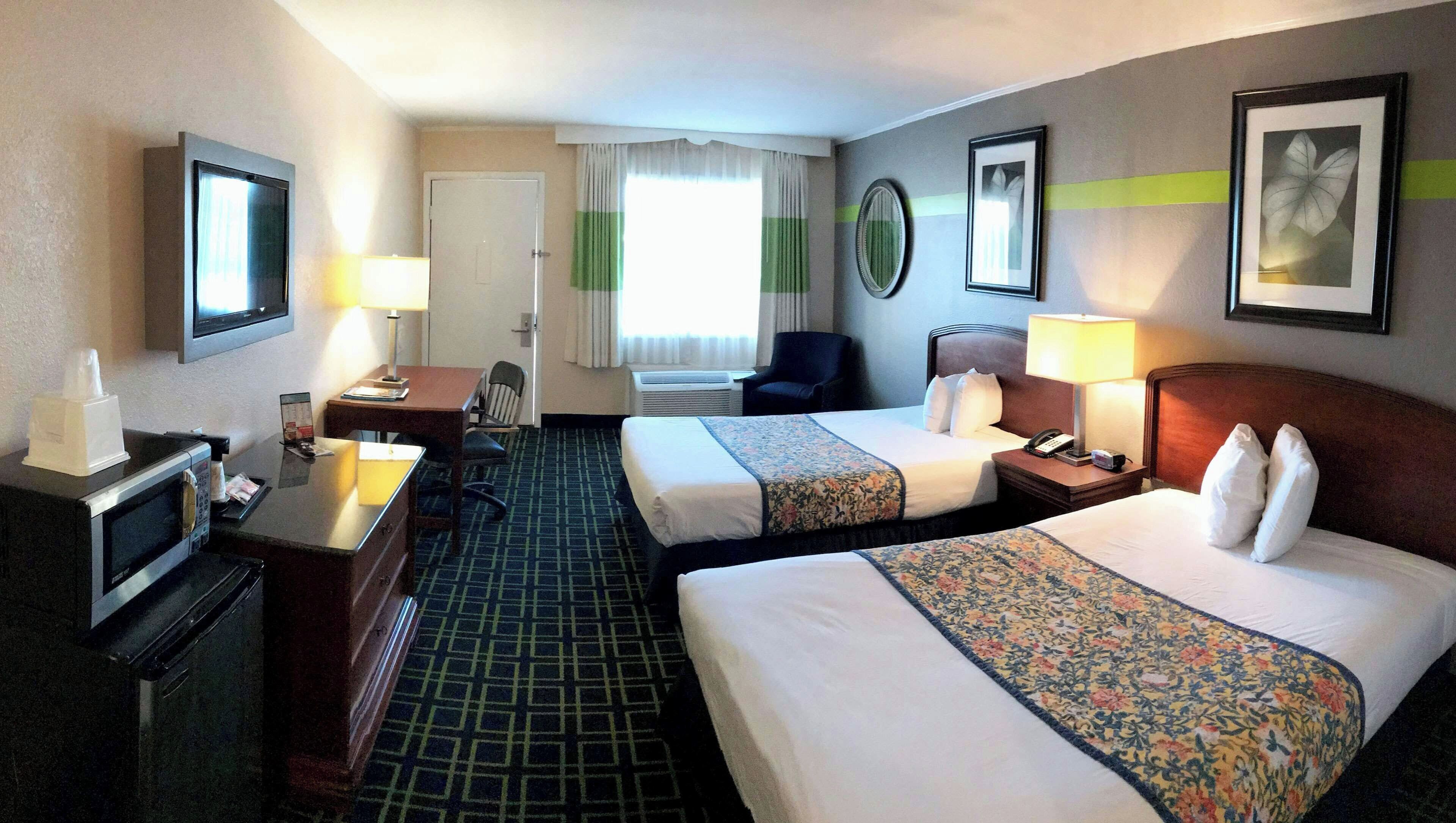 Business Double - Non Smoking | Free minibar, desk, free WiFi, bed sheets