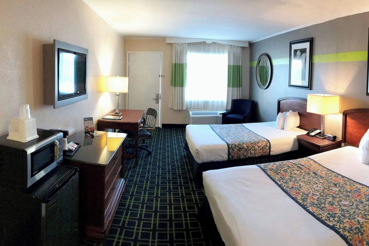 Business Double - Non Smoking | Free minibar, desk, free WiFi, bed sheets