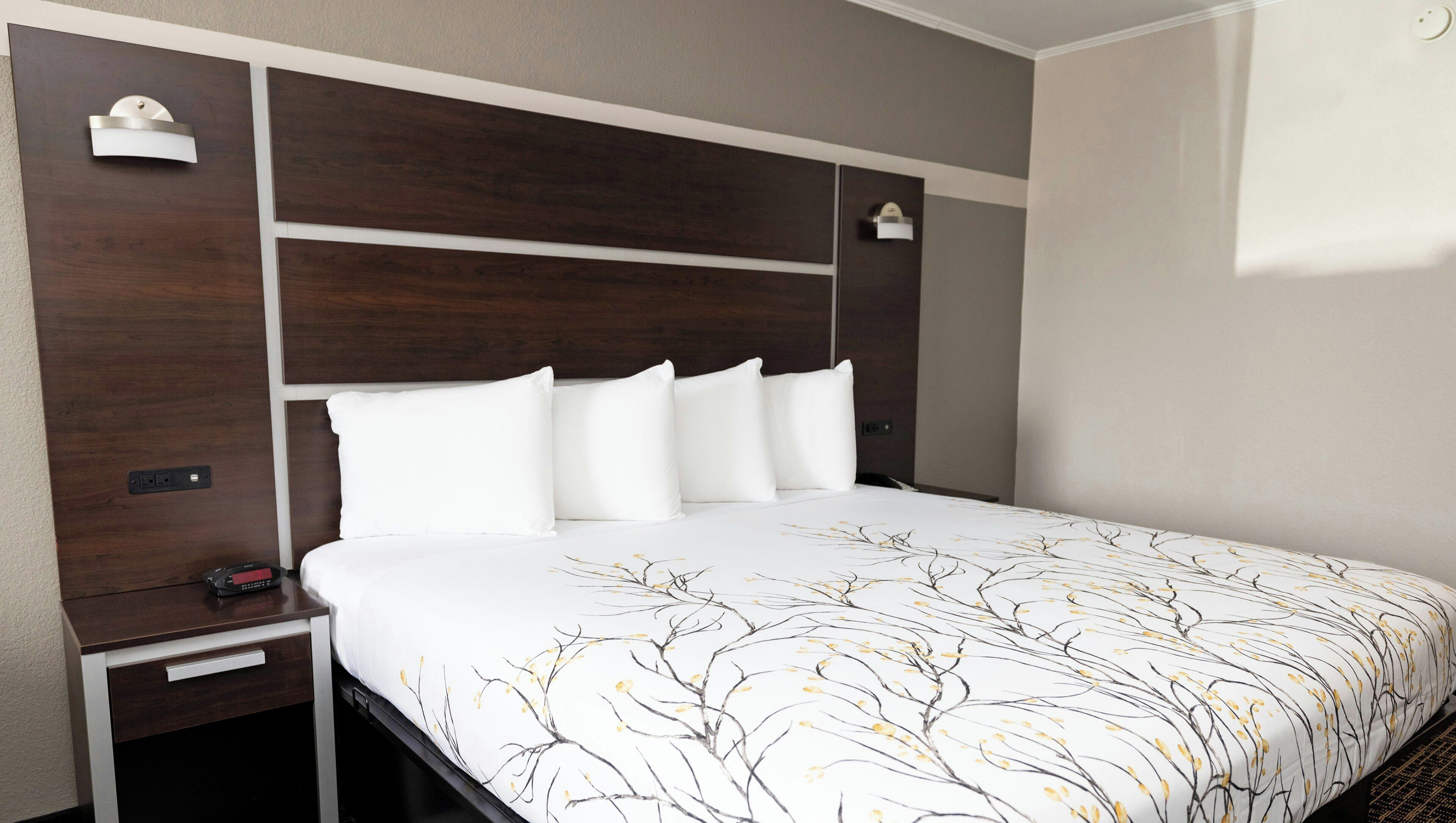 Business King - Non Smoking | Minibar gratis, meja kerja, Wi-Fi gratis, dan seprai linen