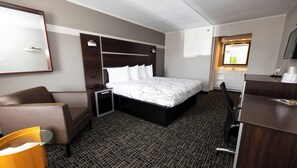 Free minibar, desk, free WiFi, bed sheets - Magnuson Hotel Virginia Beach (Virginia Beach)