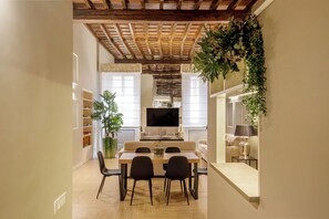 Premium Apartment (Via Di Ripetta 39) | Living area | Flat-screen TV