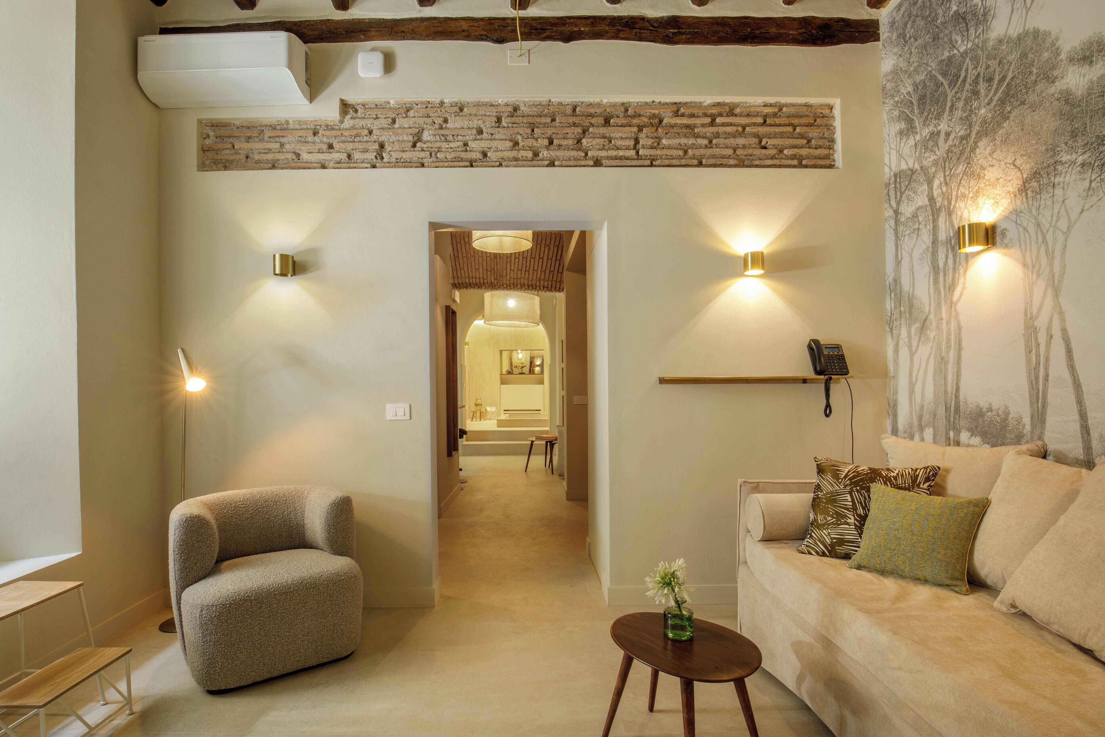 superior apartment, annex building (via croce 14) | living area | flat-screen tv