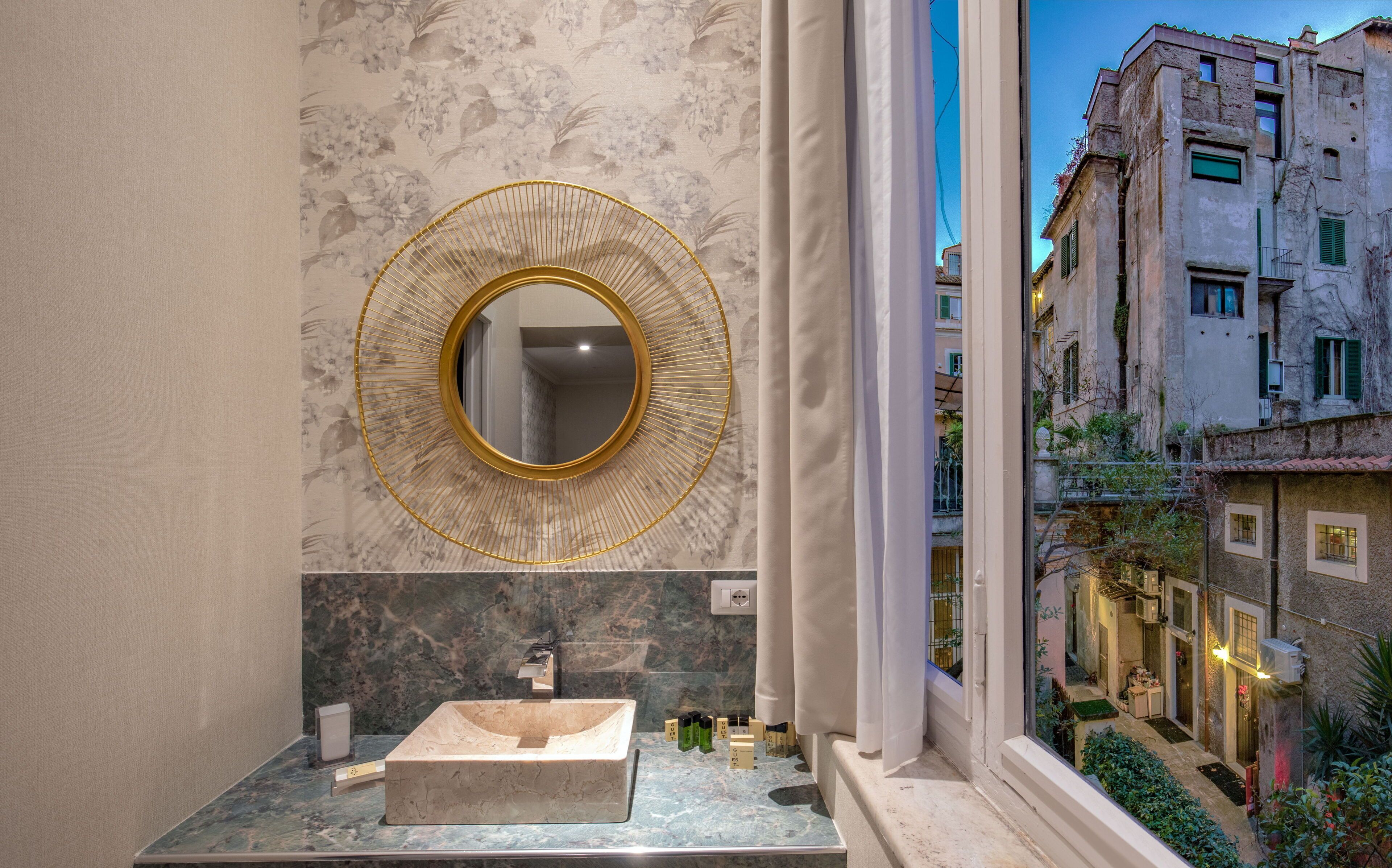 victoria apartament (via vittoria 50) | bathroom | free toiletries, hair dryer, bidet, towels