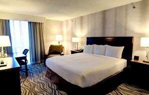 尊荣客房, 1 张特大床和 1 张沙发床, 无烟房 | 埃及棉床单、高档床上用品、办公桌、笔记本电脑工作区