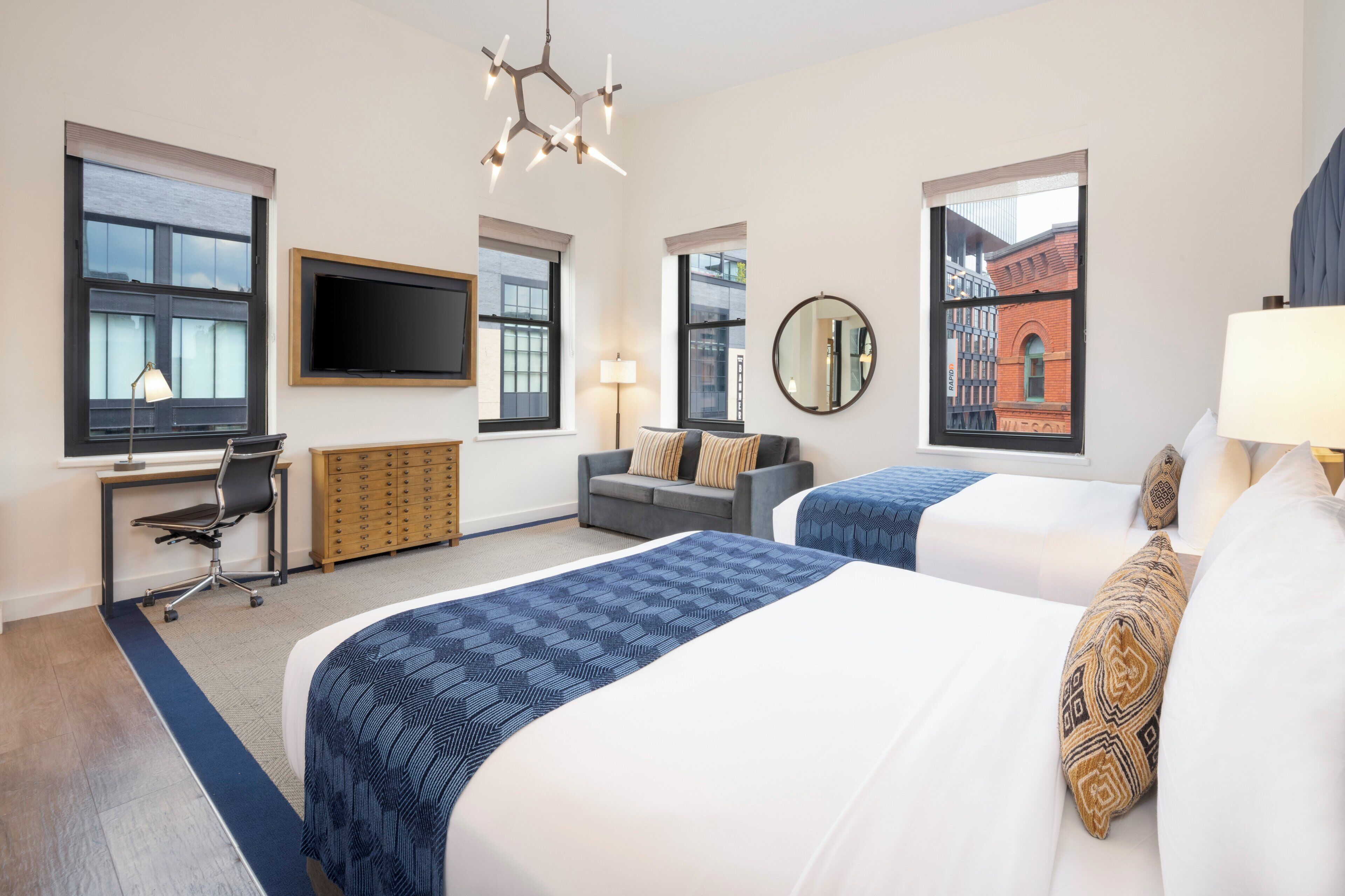 Suite, 2 queensize bedden | Luxe beddengoed, donzen dekbedden, pillowtop-bedden