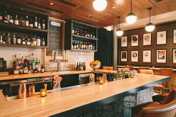 Bar (trong khuôn viên)