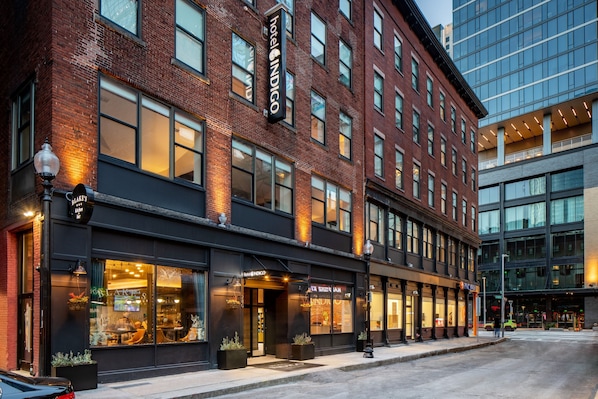 Exterior - Hotel Indigo Boston Garden by IHG (Boston)