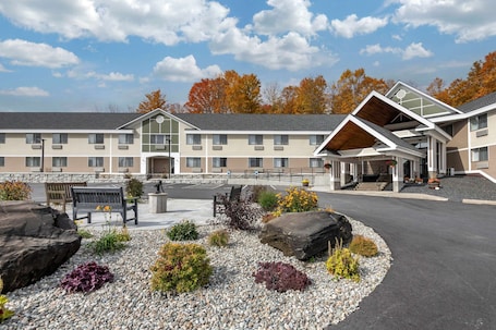 Exterior. Comfort Inn & Suites Montpelier-Berlin