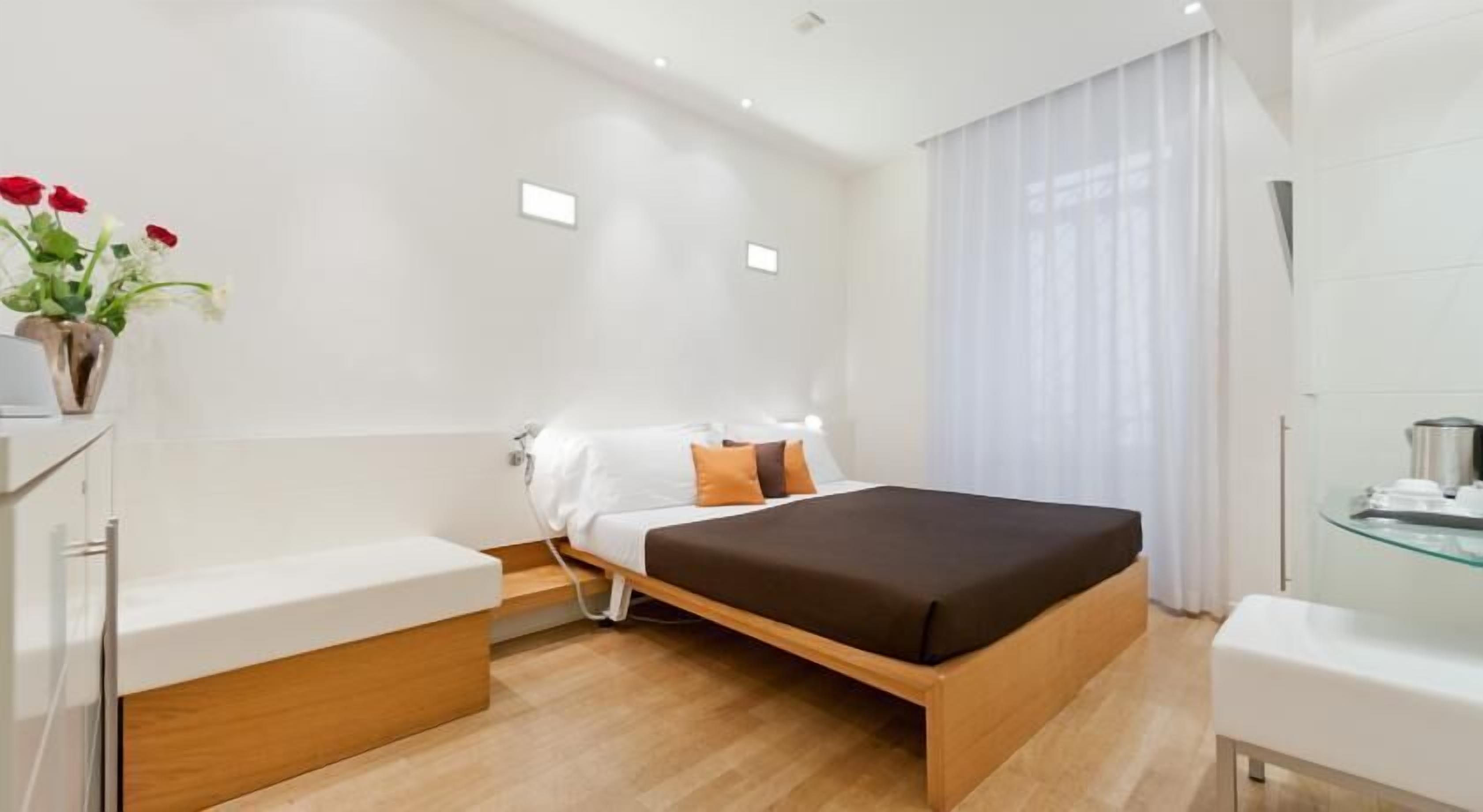 Hochwertige Bettwaren, Minibar, Zimmersafe, Schreibtisch