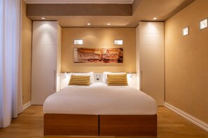 Habitación doble superior | Ropa de cama de alta calidad, minibar, caja fuerte y escritorio
