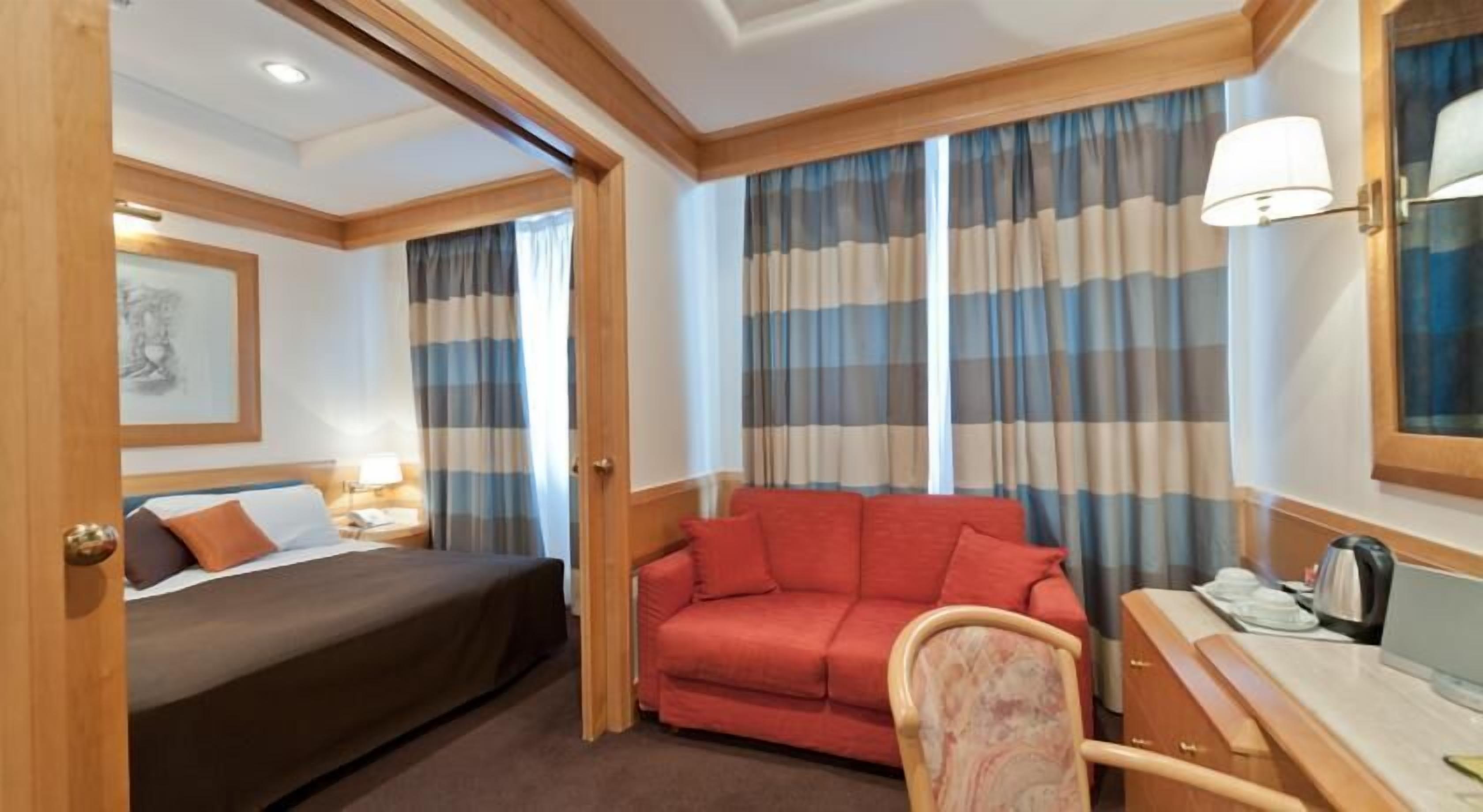 Hochwertige Bettwaren, Minibar, Zimmersafe, Schreibtisch