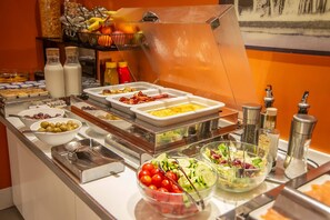 Colazione a buffet a pagamento, servita tutte le mattine 