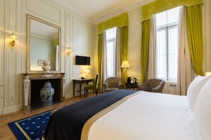 Royal Suite | Premium bedding, pillow-top beds, minibar, in-room safe