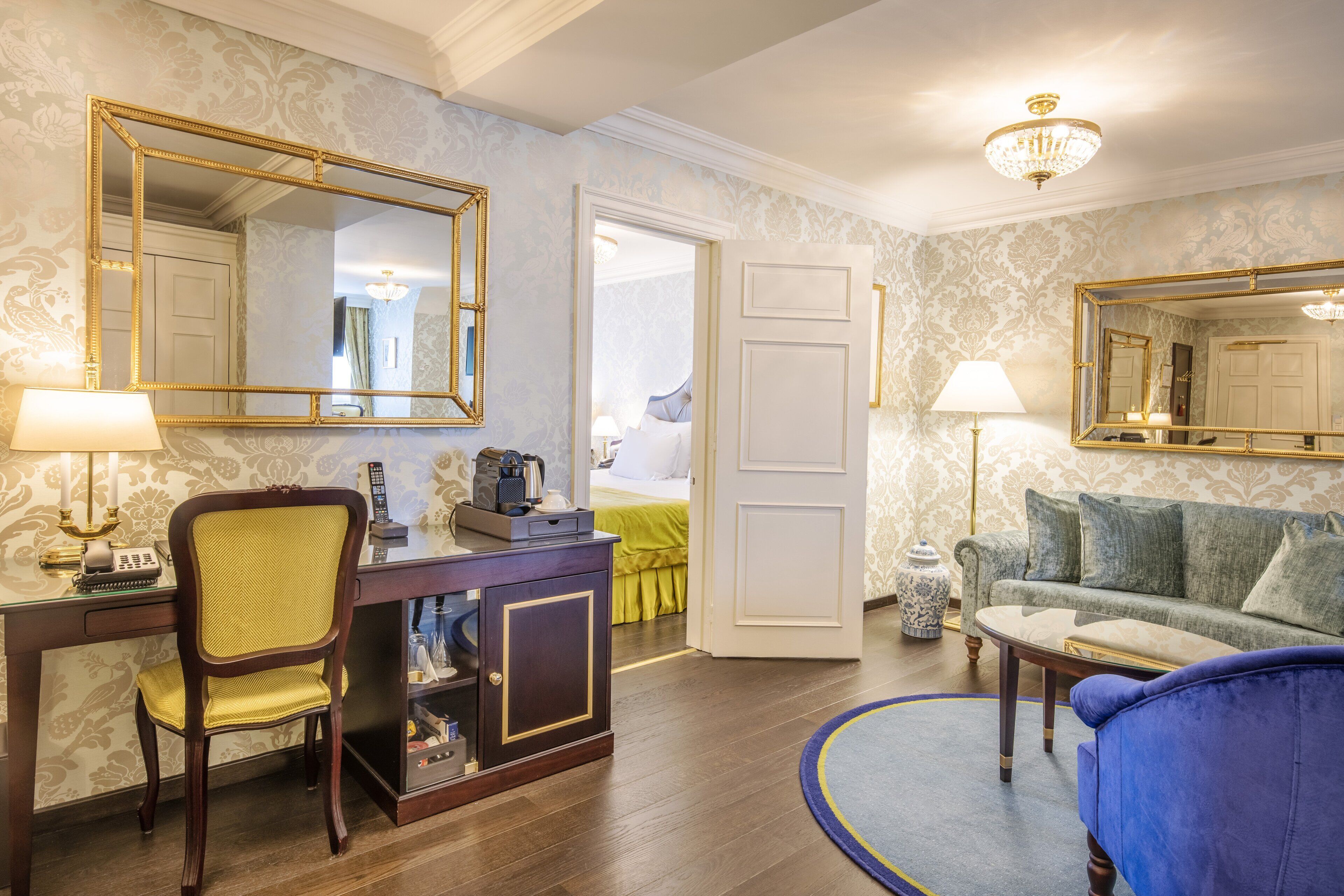 高級寝具、ピロートップベッド、ミニバー 、セーフティボックス (室内)