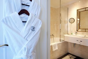 Designer toiletries, hair dryer, bathrobes, slippers - Stanhope Hotel Brussels by Thon Hotels (Brussels)