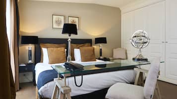 Luxe beddengoed, pillowtop-bedden, een minibar, een kluis op de kamer