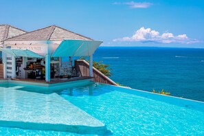 Poolside bar