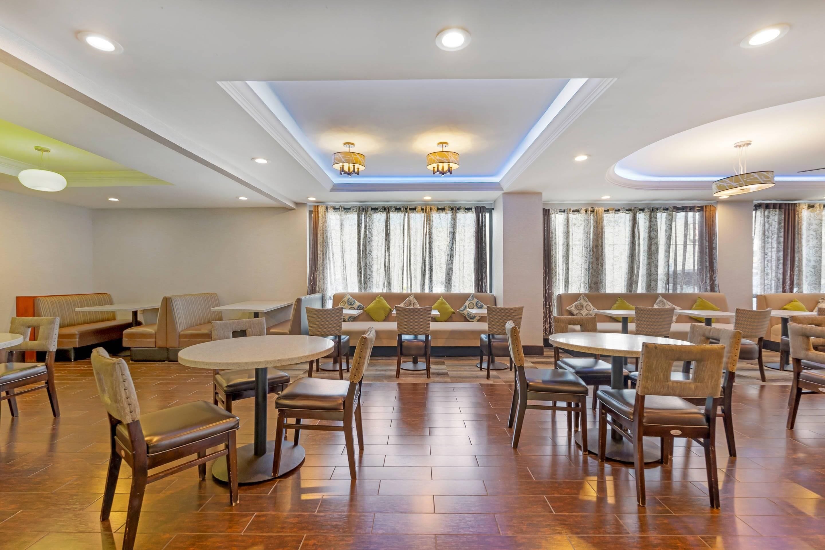 free daily continental breakfast