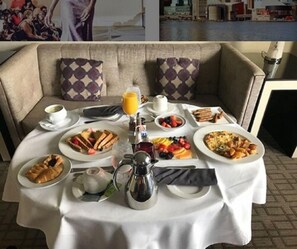 Café da manhã para viagem todos os dias mediante uma taxa