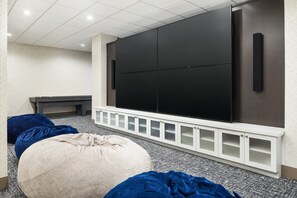 Game room - Holiday Inn Express Richmond - Midtown by IHG (Richmond)