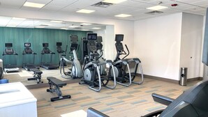 A fitness center with treadmills, elliptical machines, and a weight bench. - Holiday Inn Express Richmond - Midtown by IHG (Richmond)