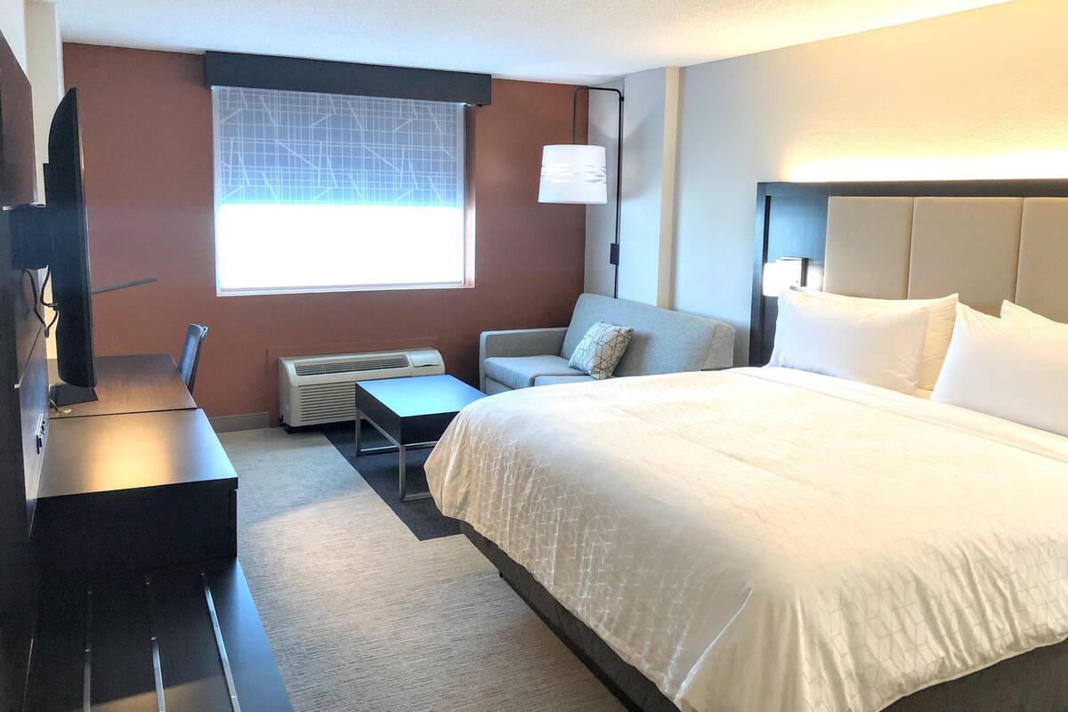 In-room safe, desk, laptop workspace, iron/ironing board