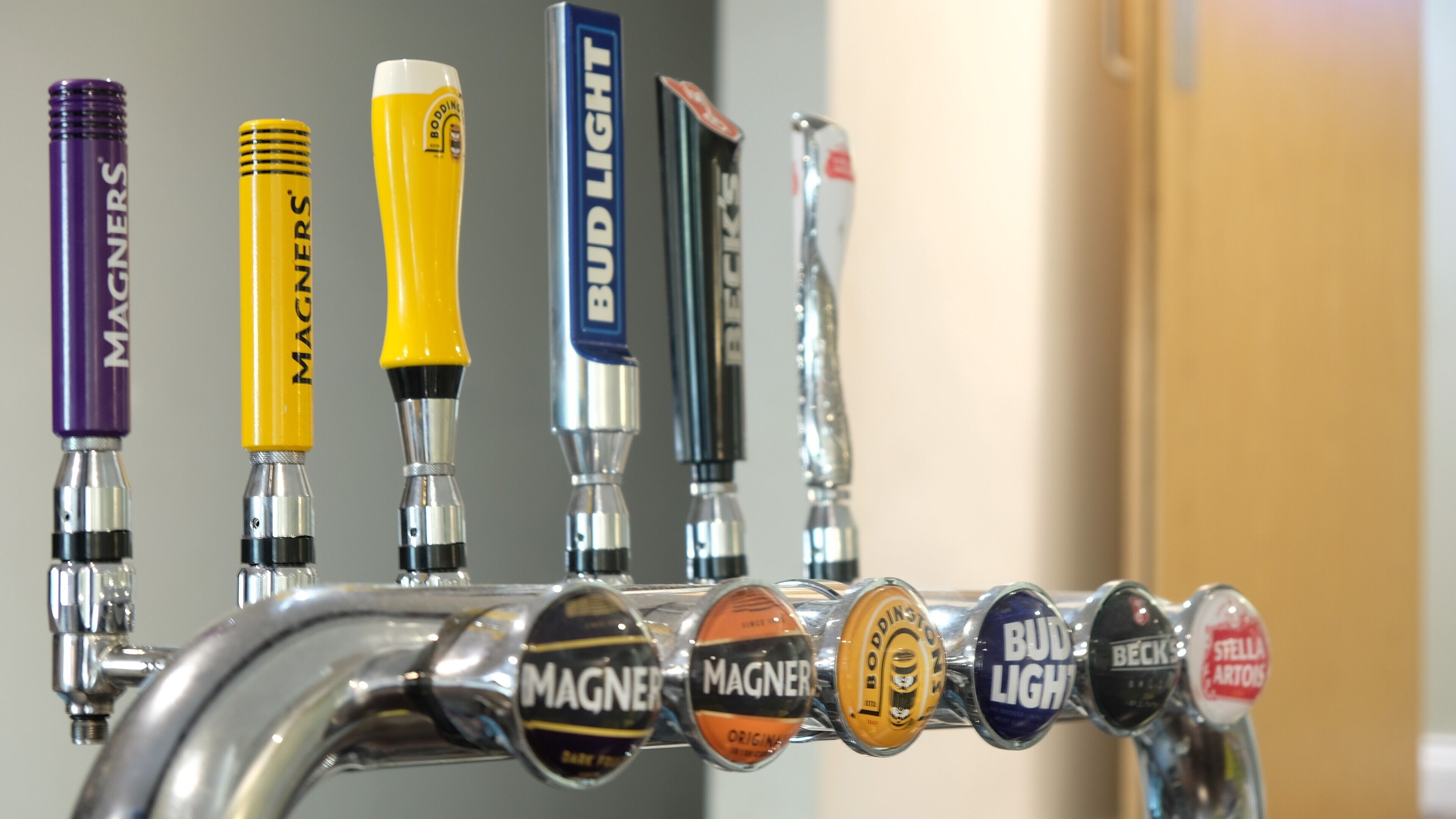 A tap system with various beer brands including MAGNER, BUD LIGHT, and BECK.