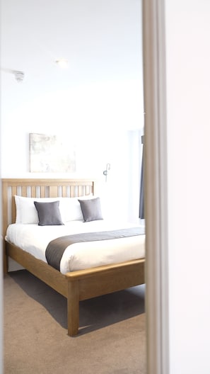 Chambre Supérieure, 1 lit double, non-fumeurs | Bureau, rideaux occultants, fer et planche à repasser, Wi-Fi gratuit